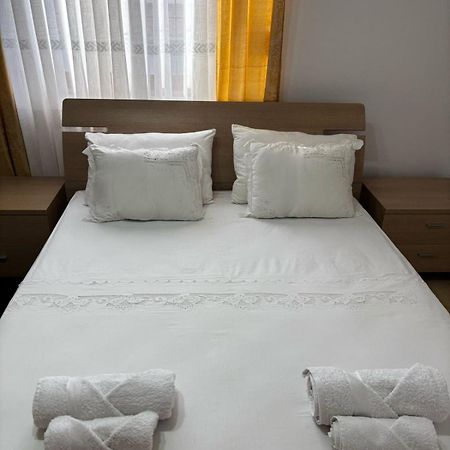 Guest House Adi Hoxha ベラト エクステリア 写真