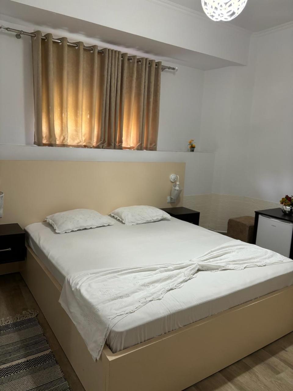 Guest House Adi Hoxha ベラト エクステリア 写真