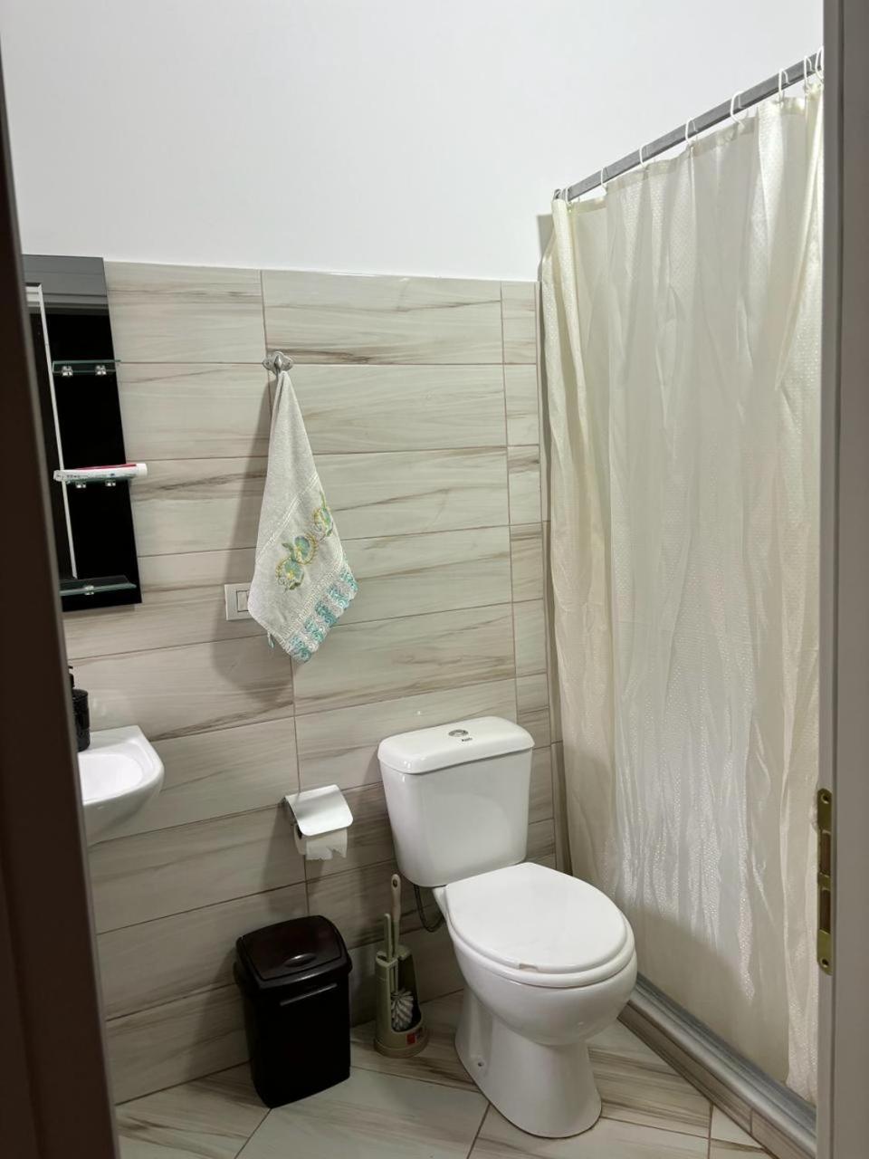 Guest House Adi Hoxha ベラト エクステリア 写真