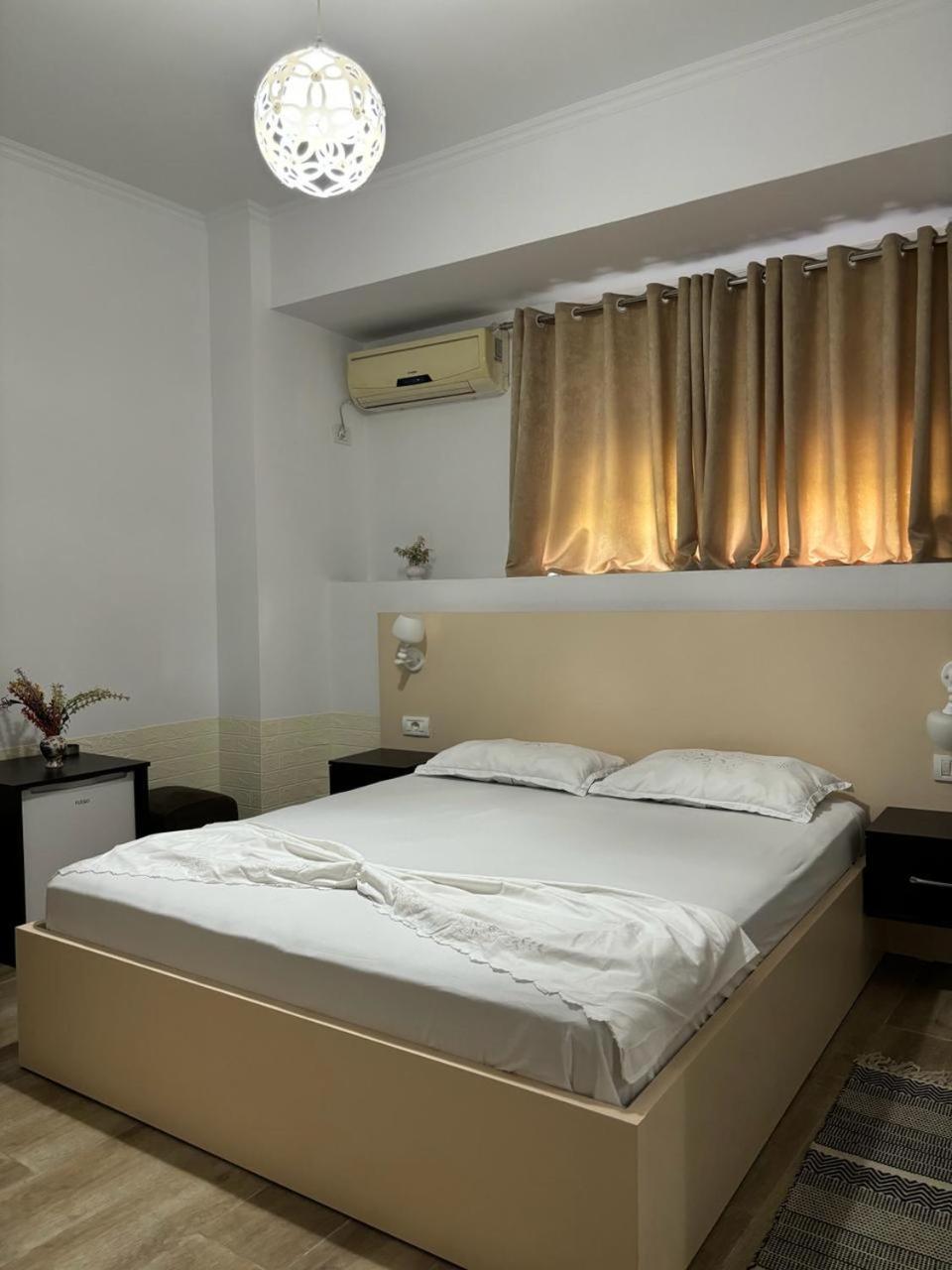 Guest House Adi Hoxha ベラト エクステリア 写真