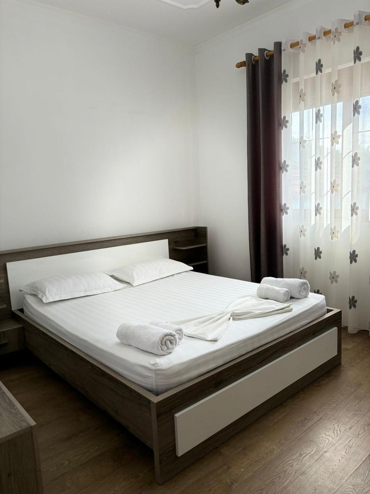 Guest House Adi Hoxha ベラト エクステリア 写真