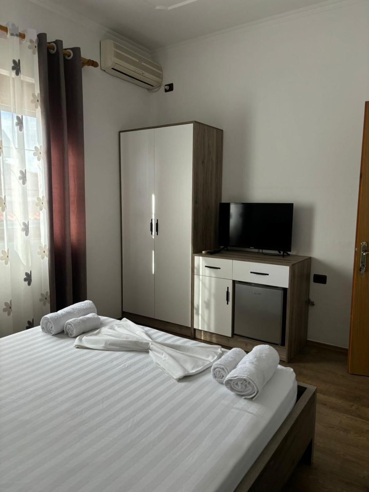 Guest House Adi Hoxha ベラト エクステリア 写真
