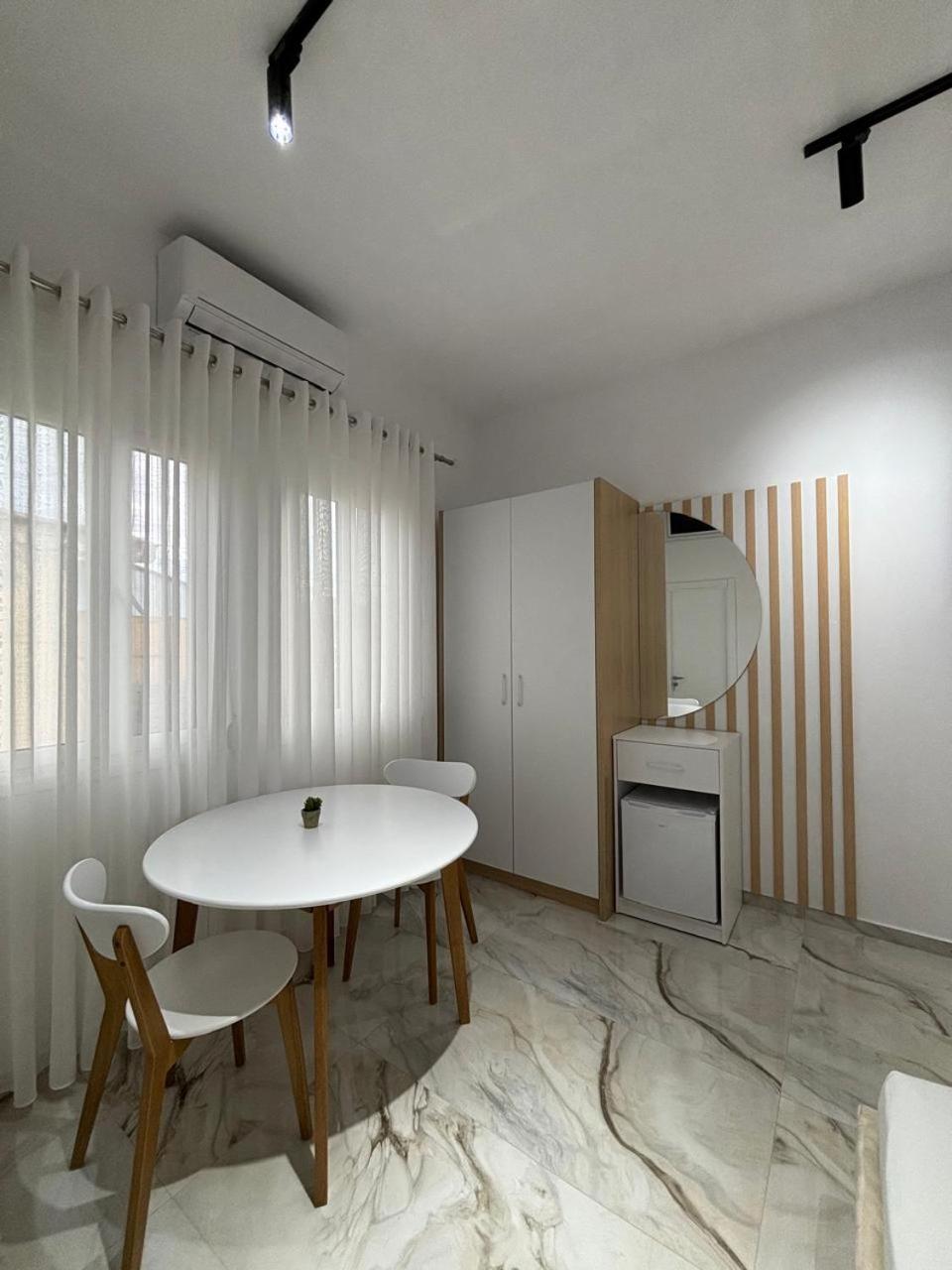 Guest House Adi Hoxha ベラト エクステリア 写真