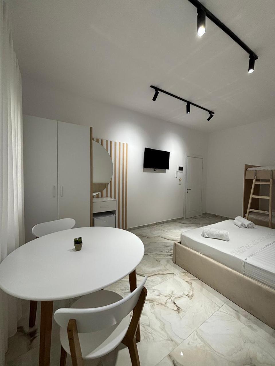 Guest House Adi Hoxha ベラト エクステリア 写真