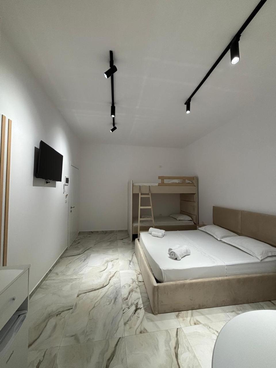 Guest House Adi Hoxha ベラト エクステリア 写真
